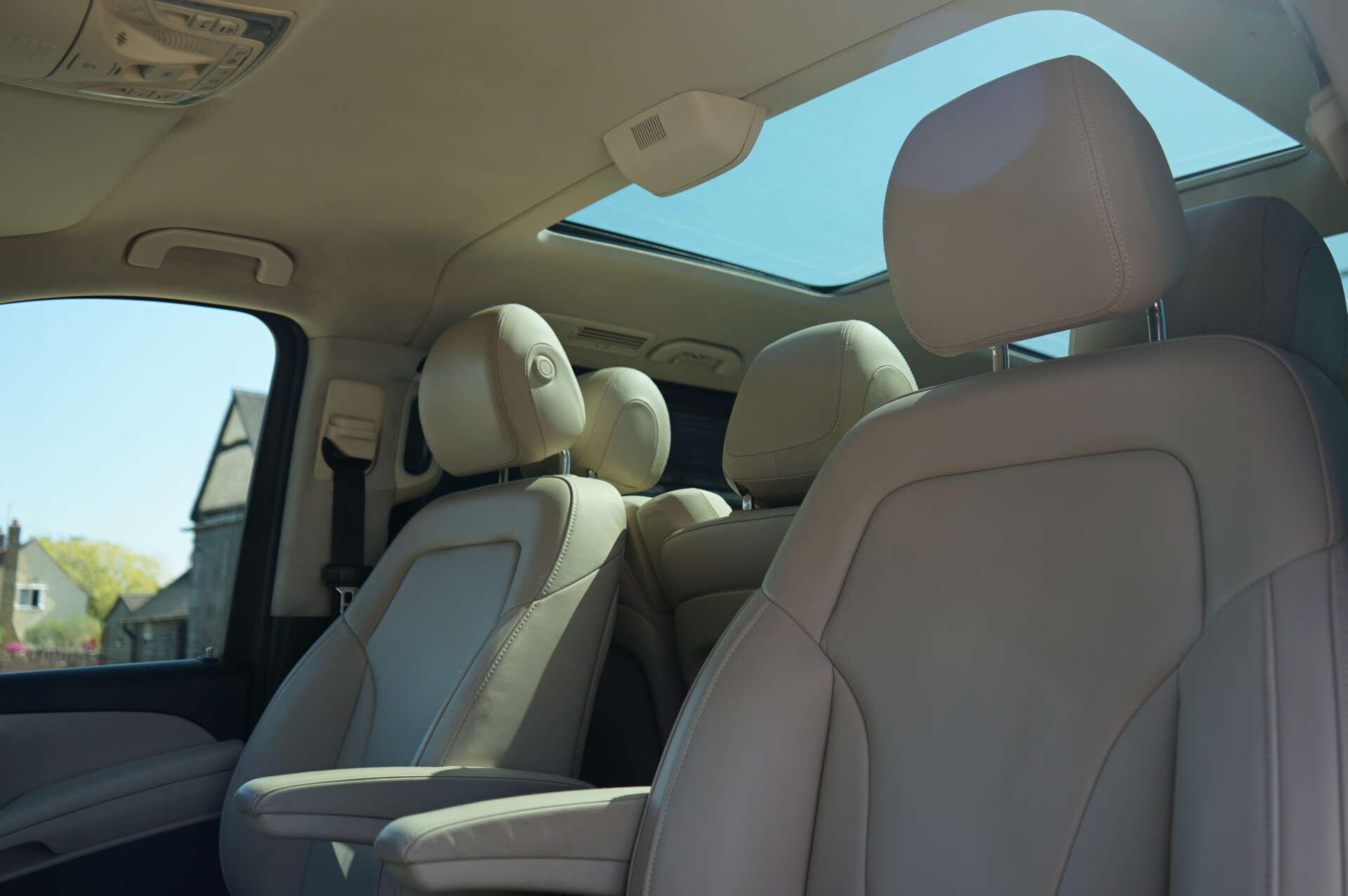 Mercedes-Benz V-Class view 15