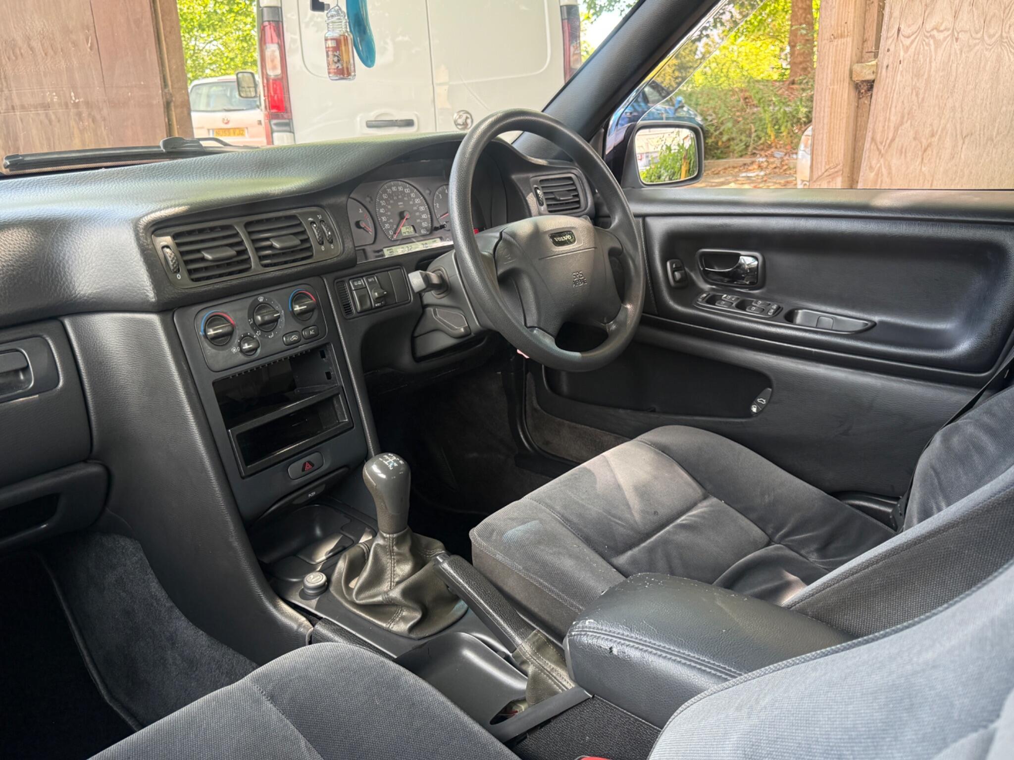Volvo V70 - Image 16
