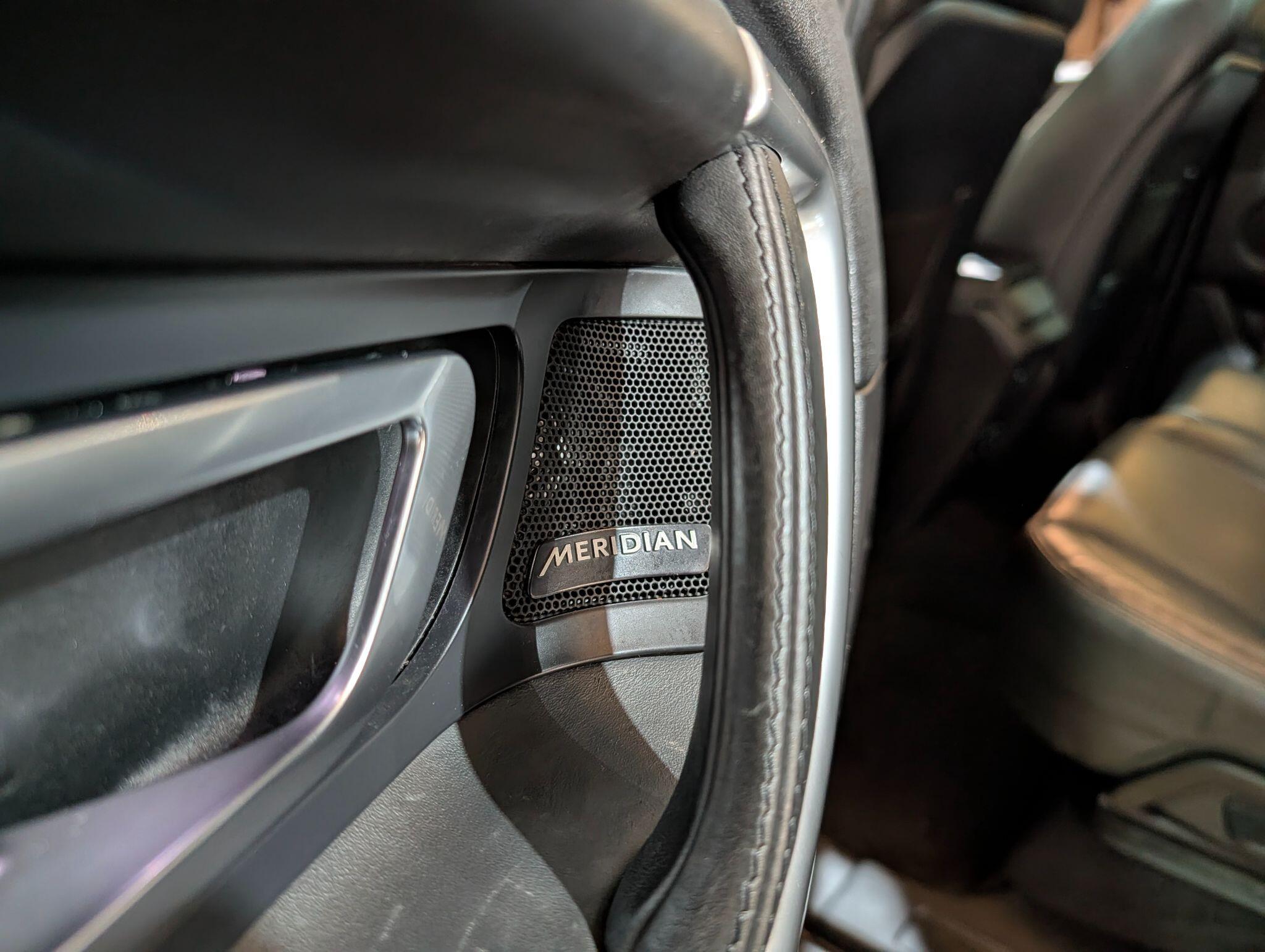 Land Rover Discovery Sport view 46