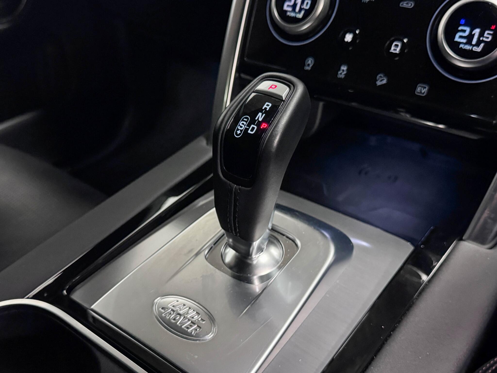 Land Rover Discovery Sport view 37
