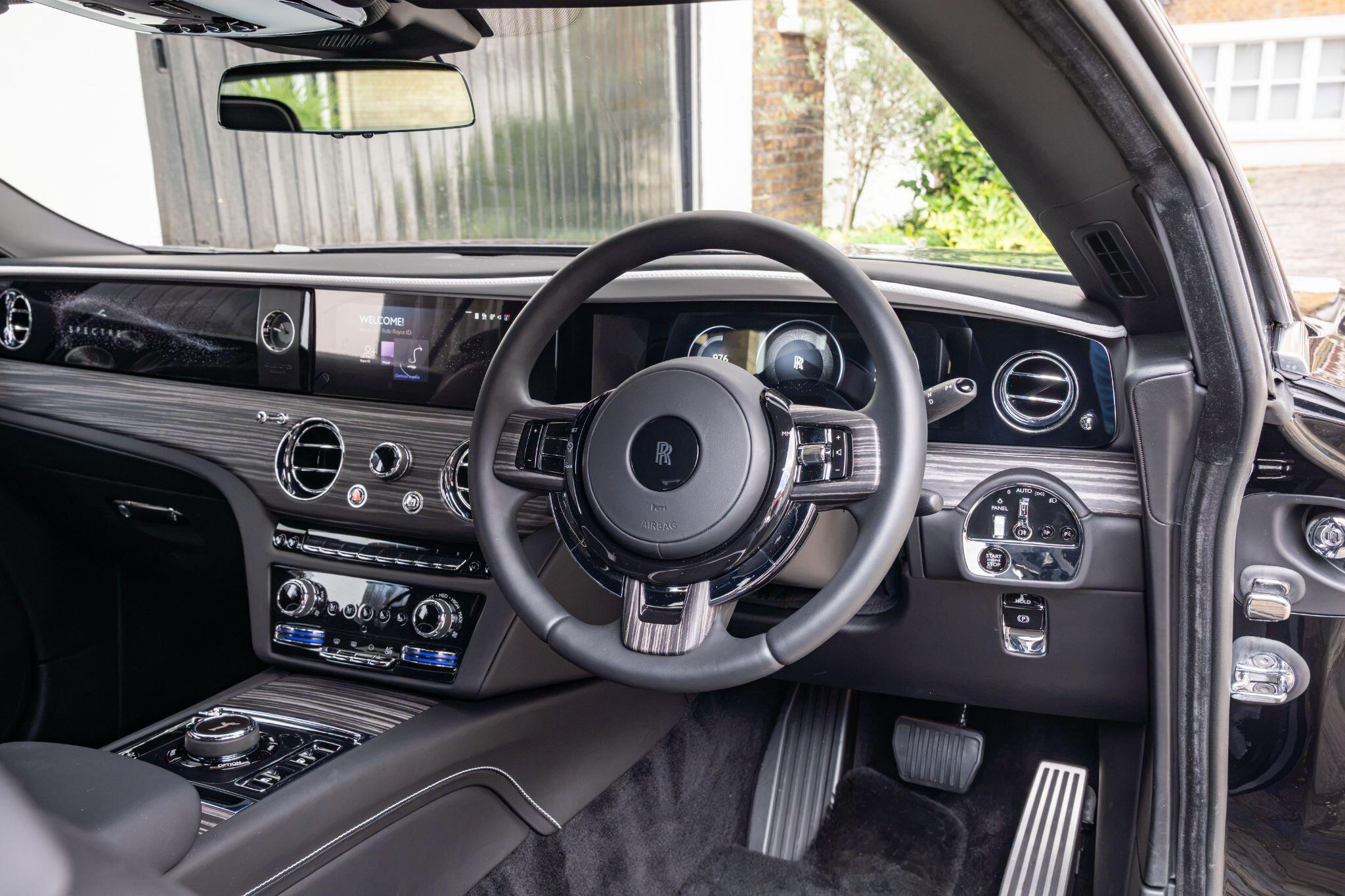Rolls-Royce Spectre view 25