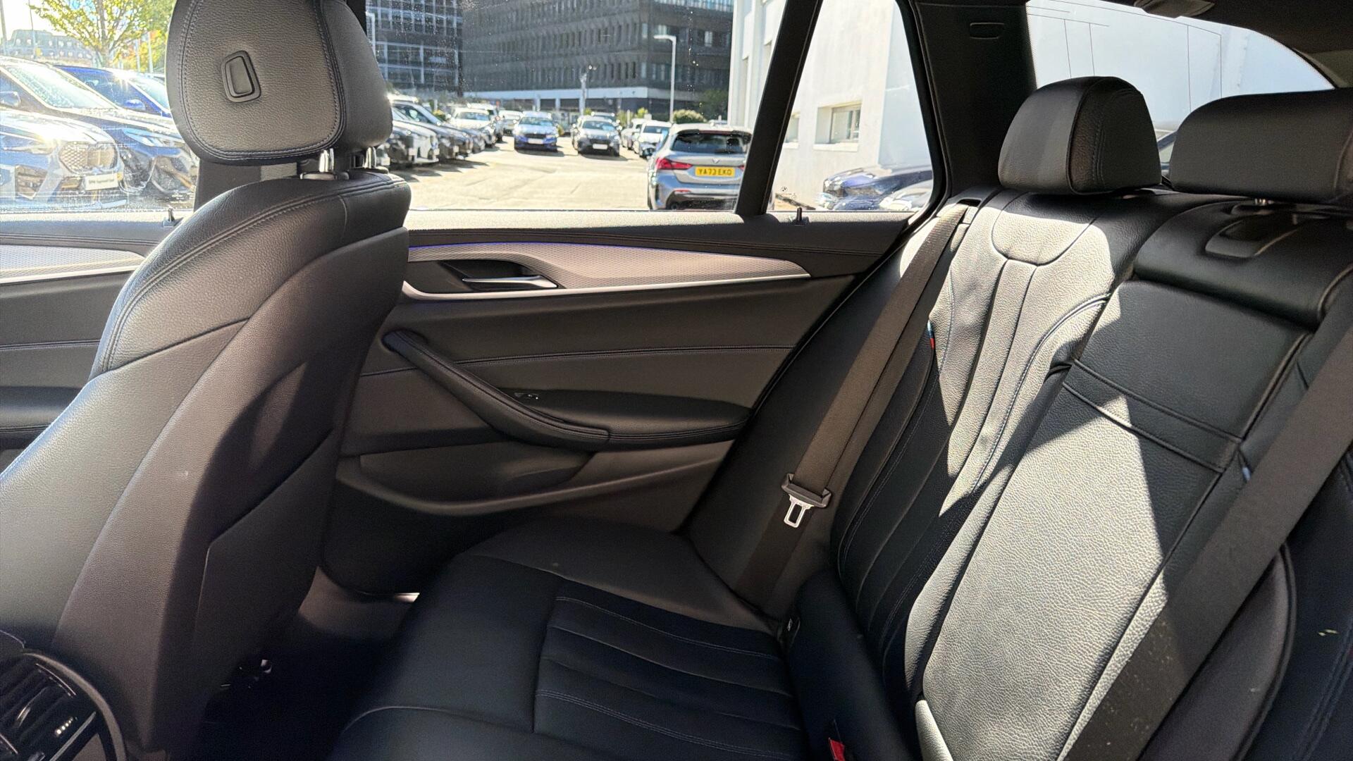 BMW 5 Series view 50
