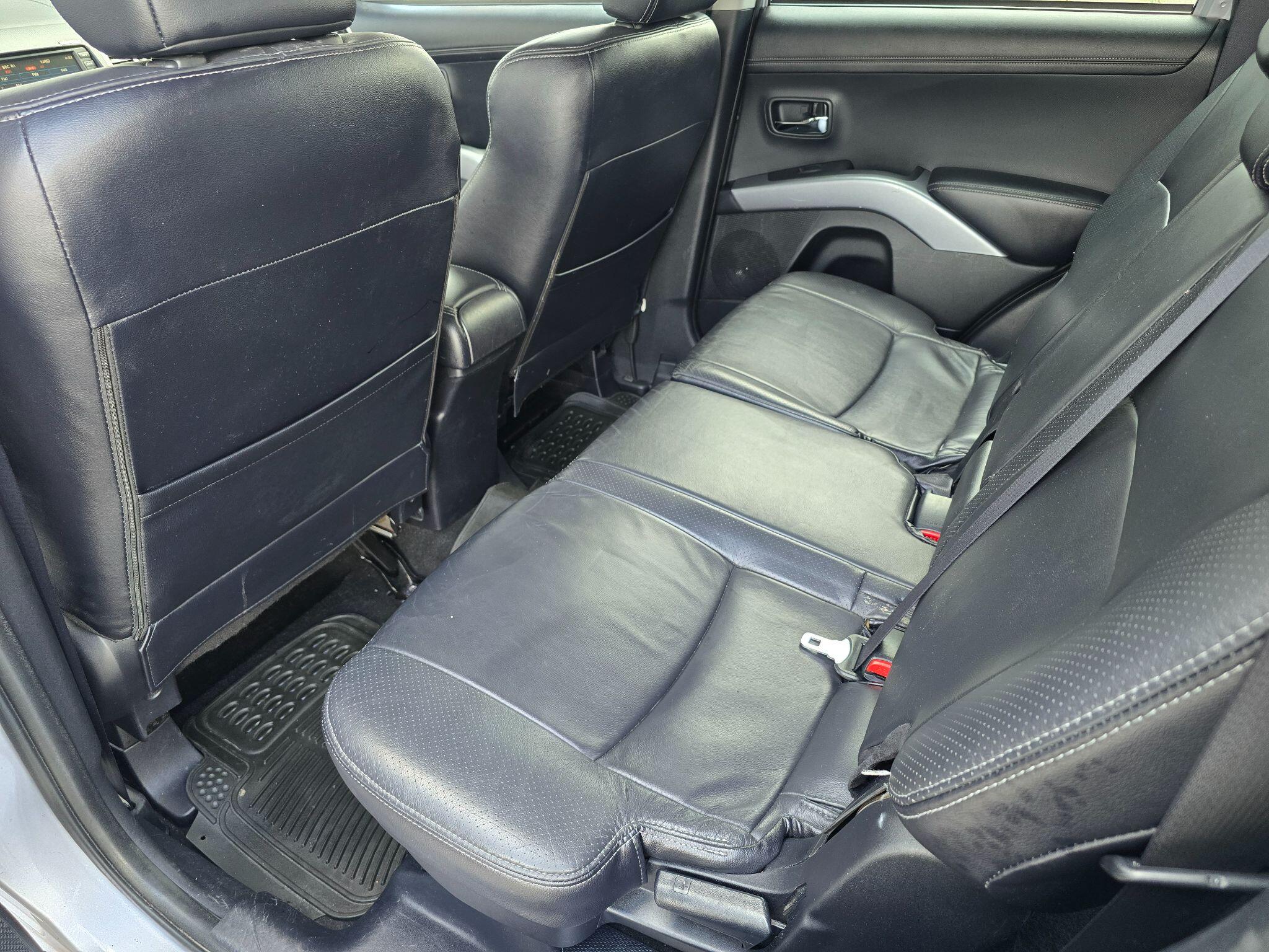 Mitsubishi Outlander view 13