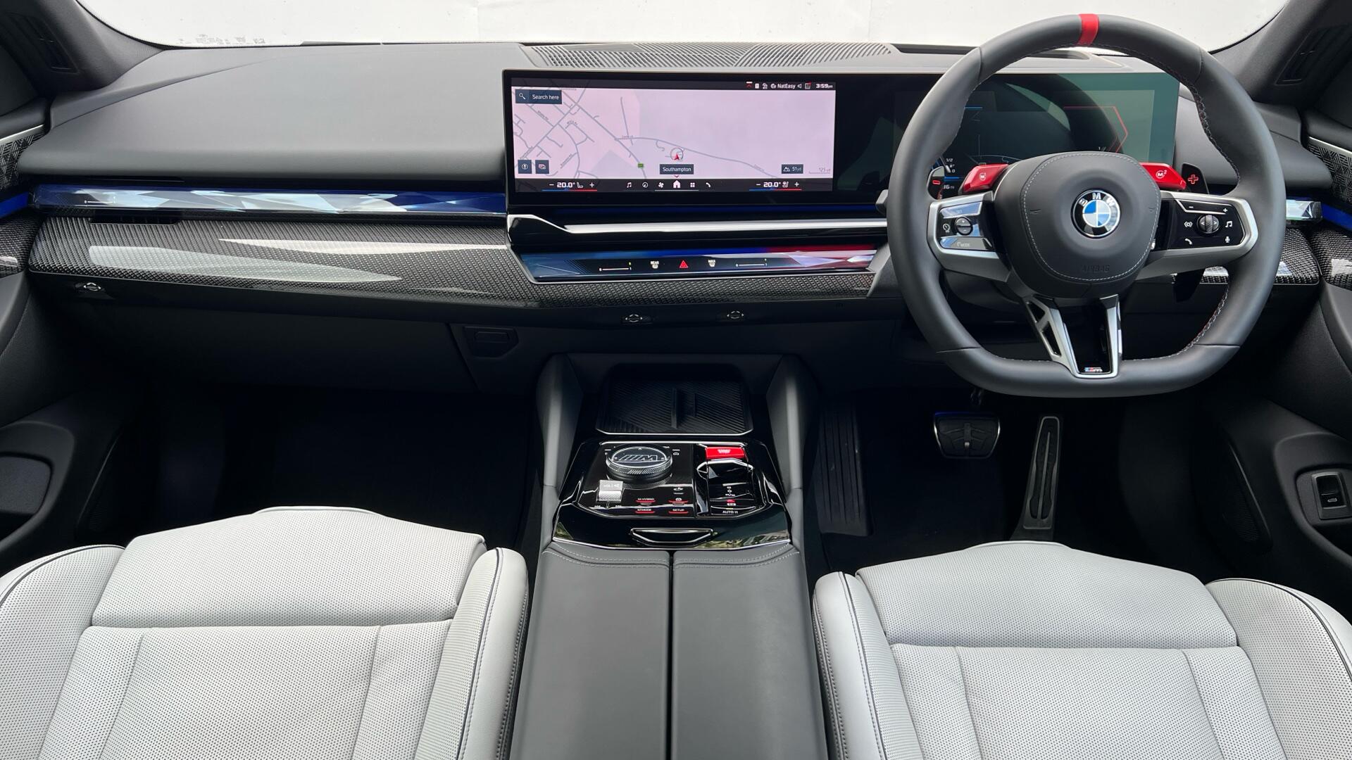 BMW M5 view 4