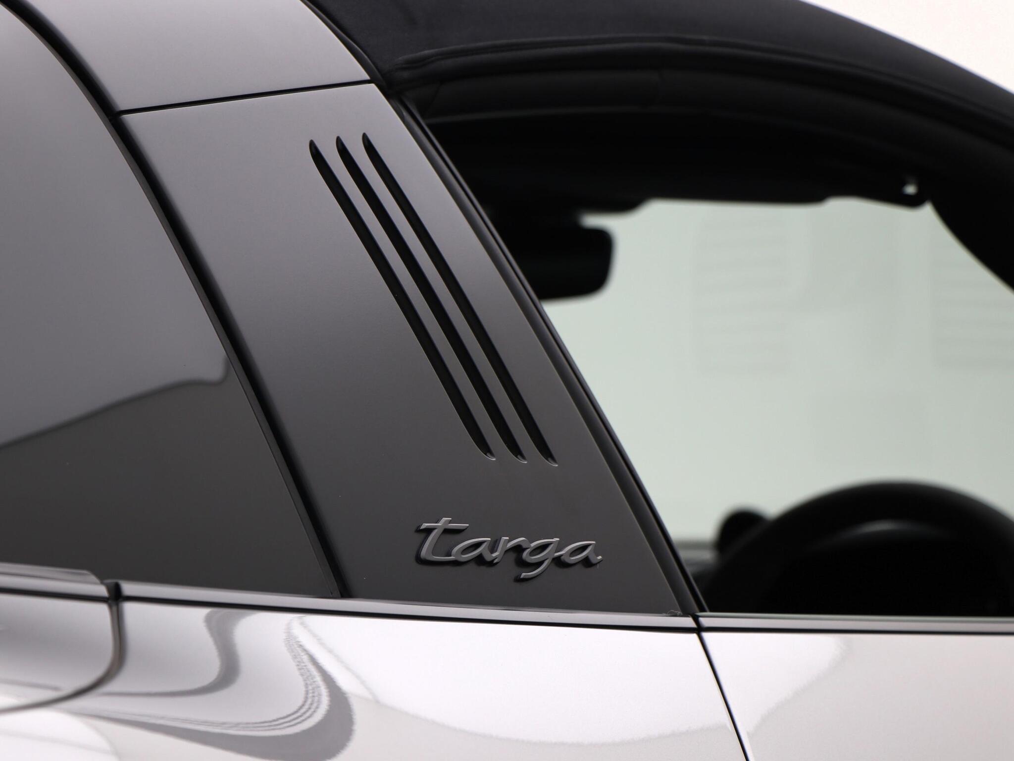 Porsche 911 view 26