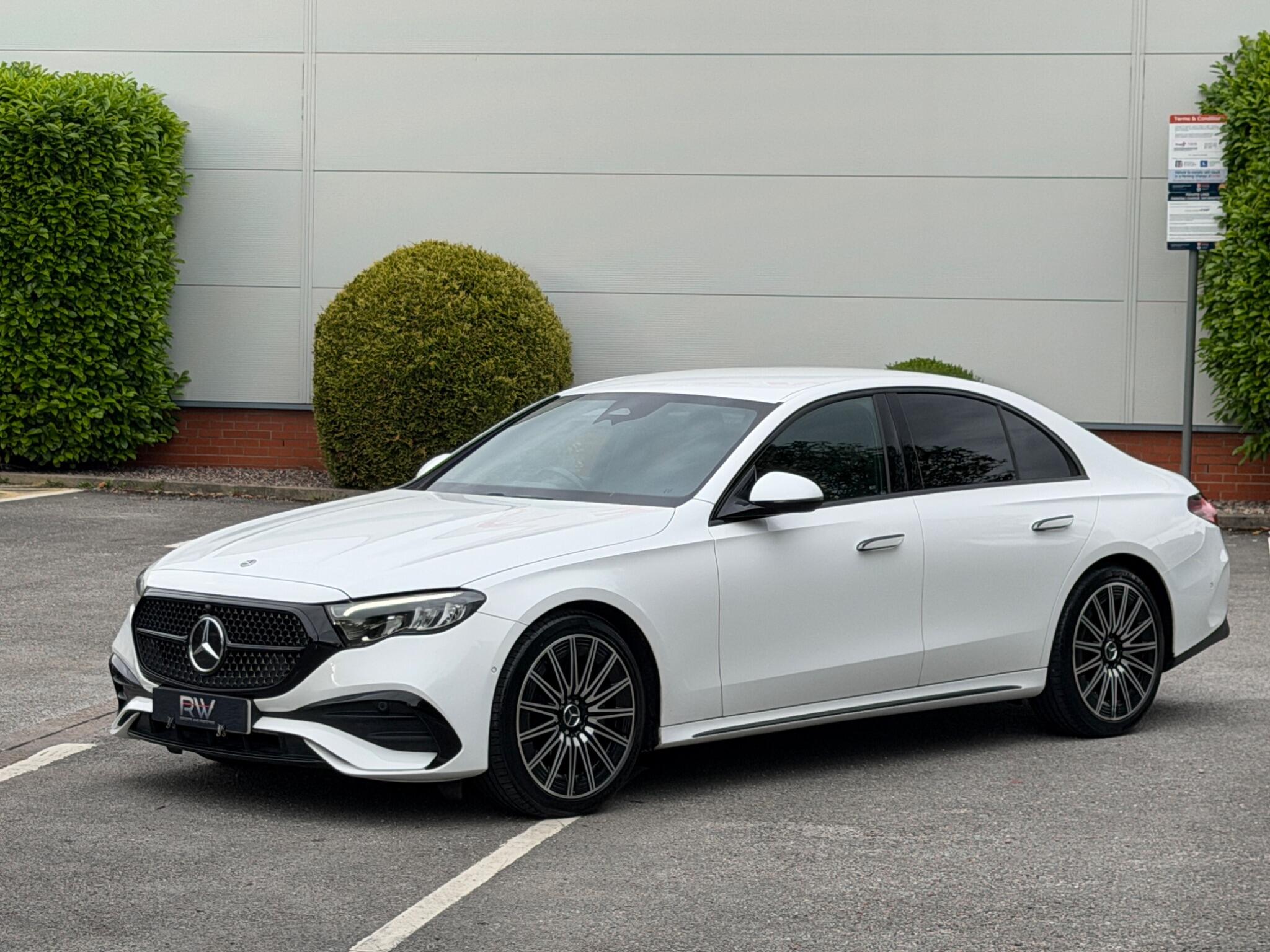 Mercedes-Benz E Class view 23