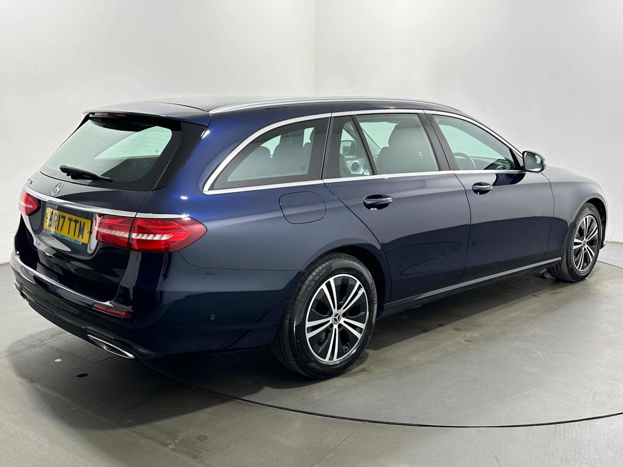 Mercedes-Benz E-Class view 53