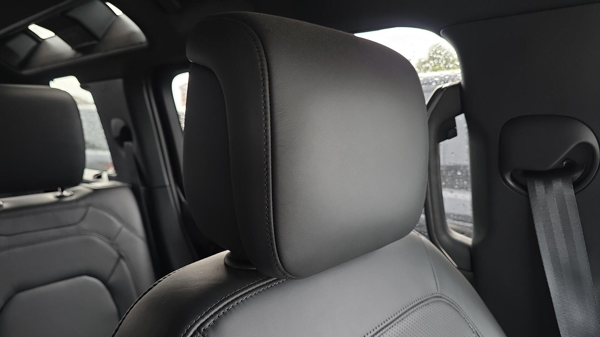 Land Rover Defender view 36