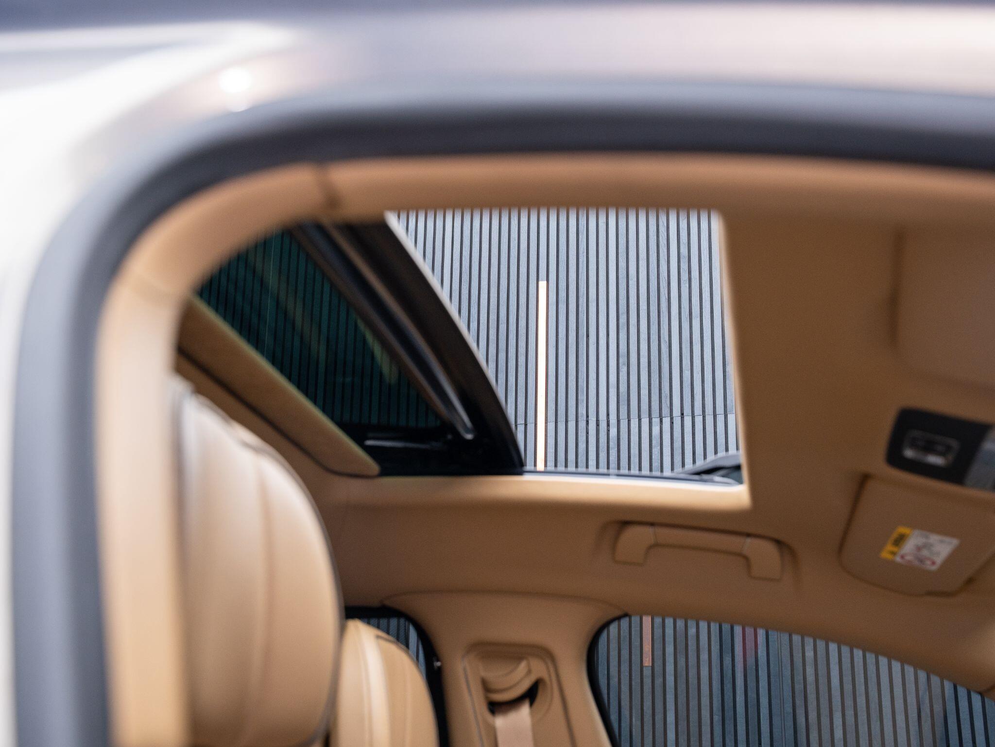 Bentley Flying Spur view 4