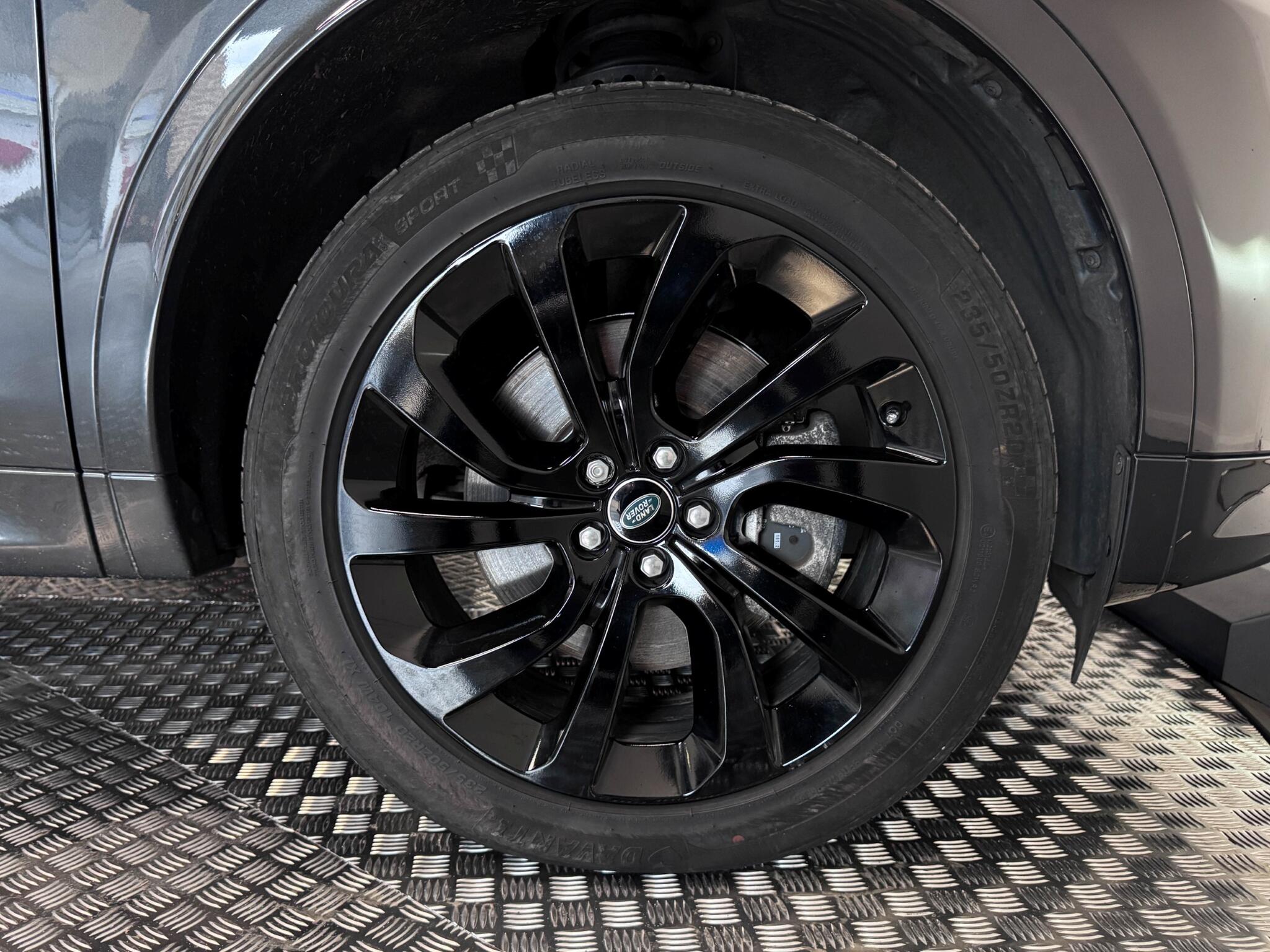 Land Rover Discovery Sport view 60