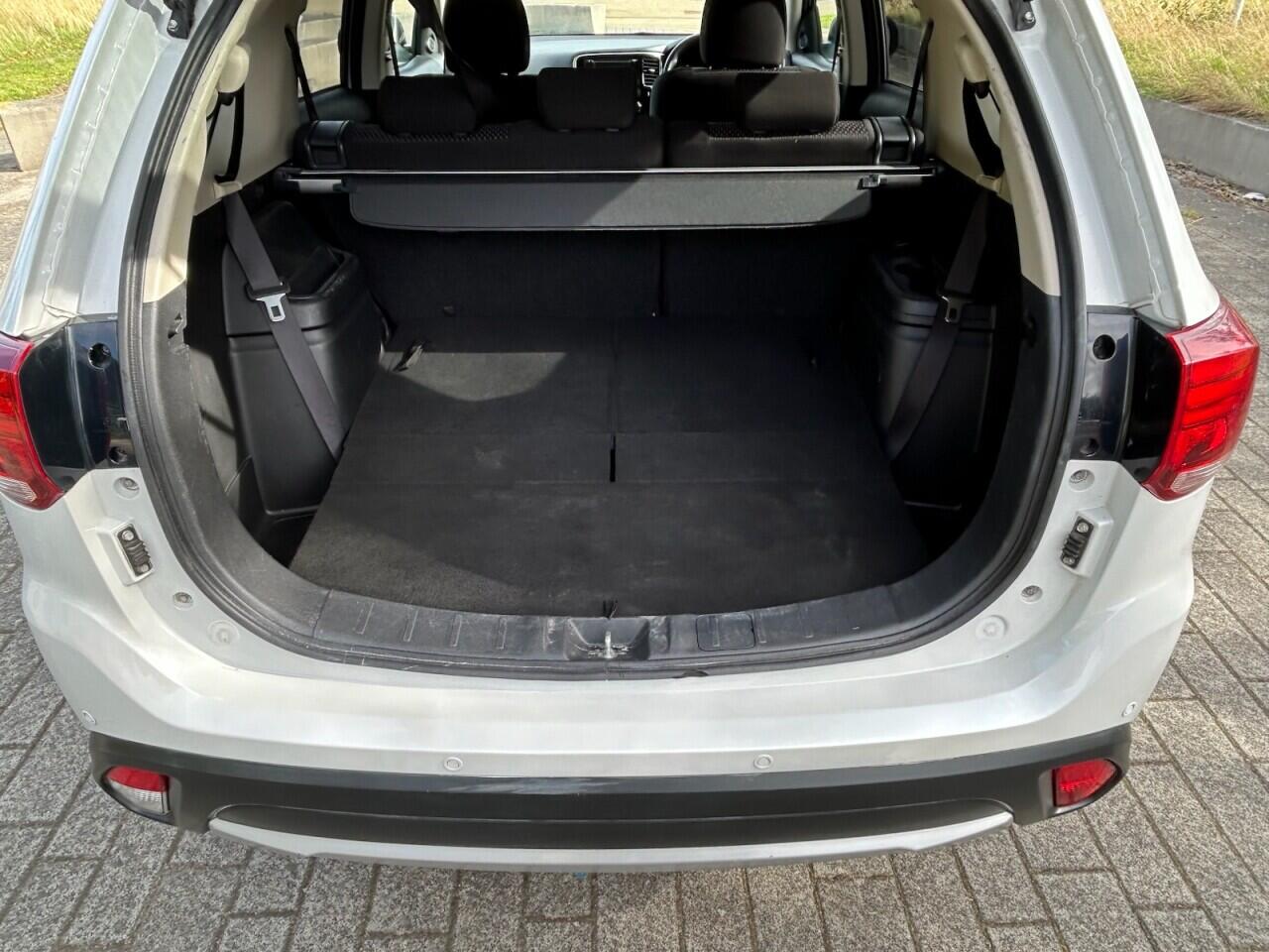 Mitsubishi Outlander view 17
