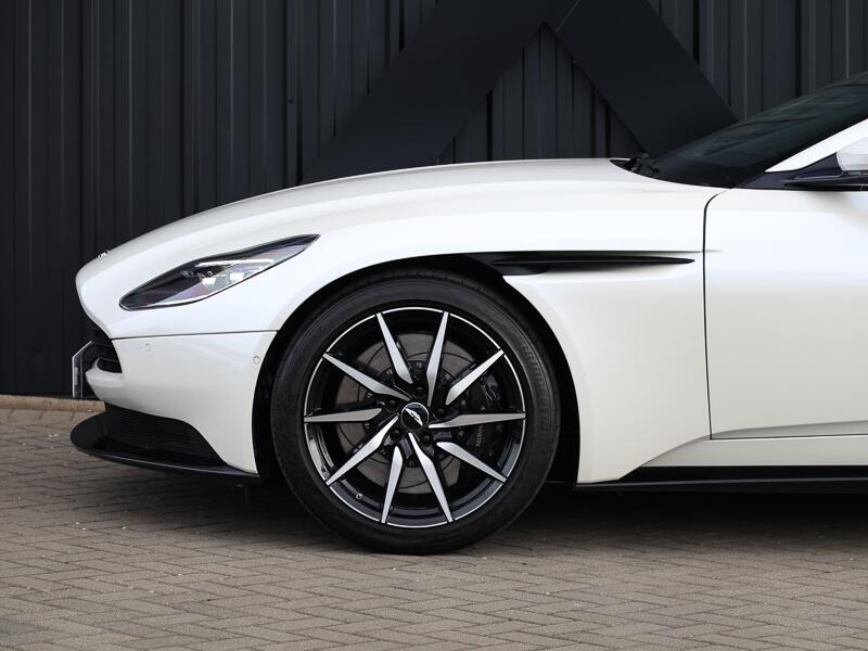 Aston Martin DB11 view 20