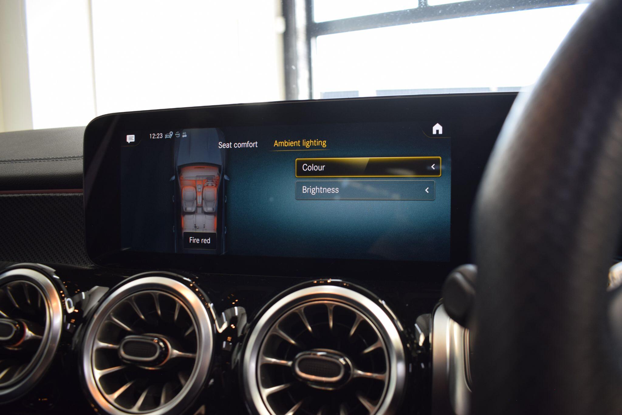 Mercedes-Benz GLB view 23