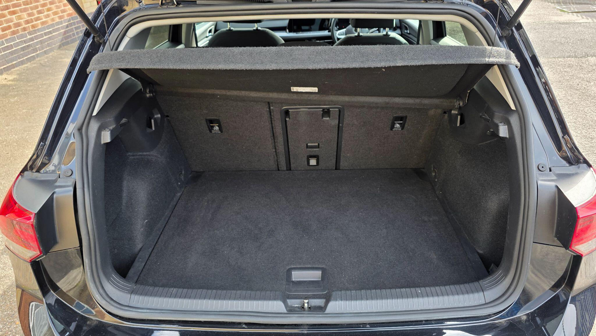 Volkswagen Golf view 18