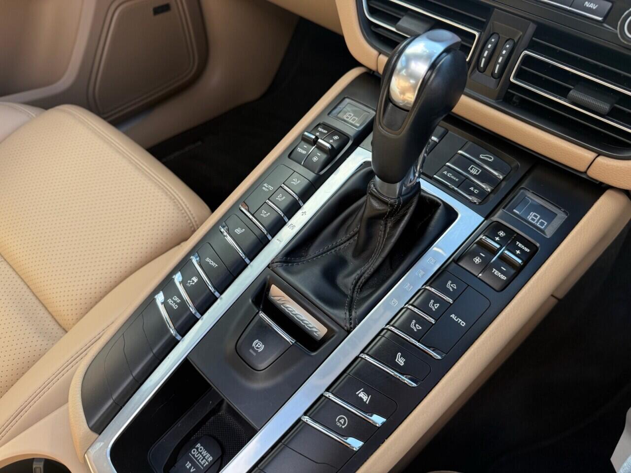 Porsche Macan view 23