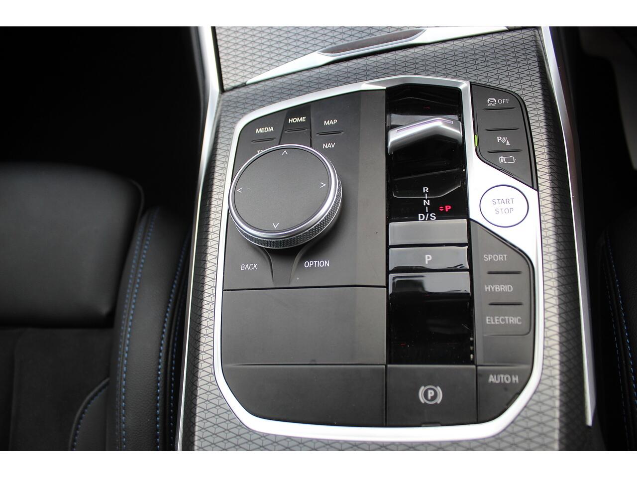 BMW 3 Series view 24