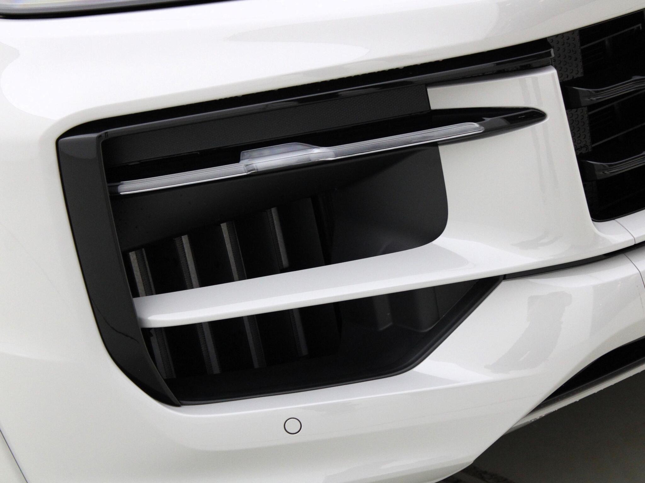 Porsche Cayenne view 8