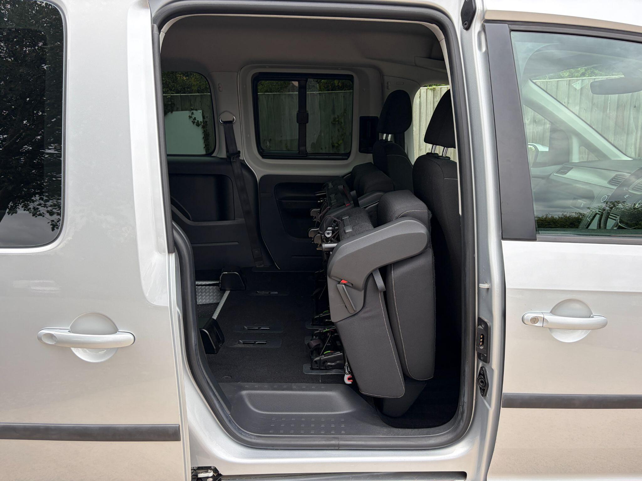 Volkswagen Caddy Maxi Life view 12