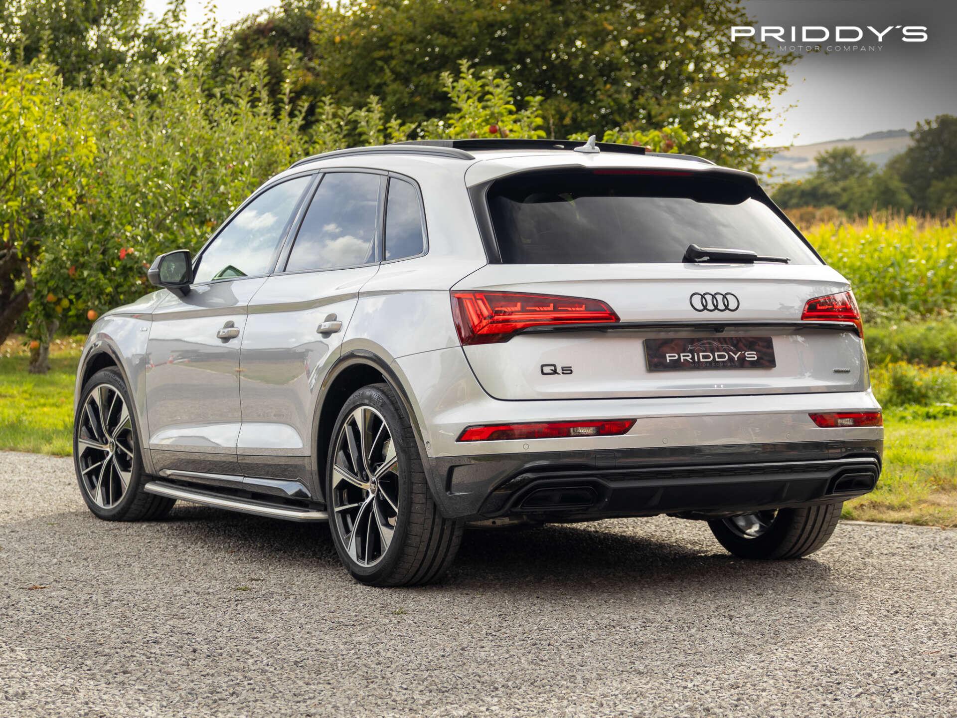 Audi Q5 view 3