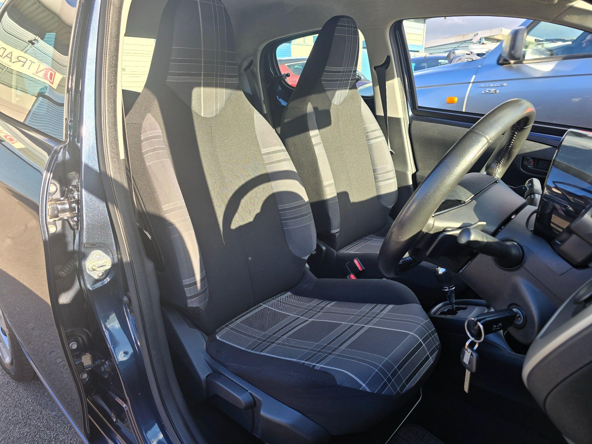 Peugeot 108 view 6