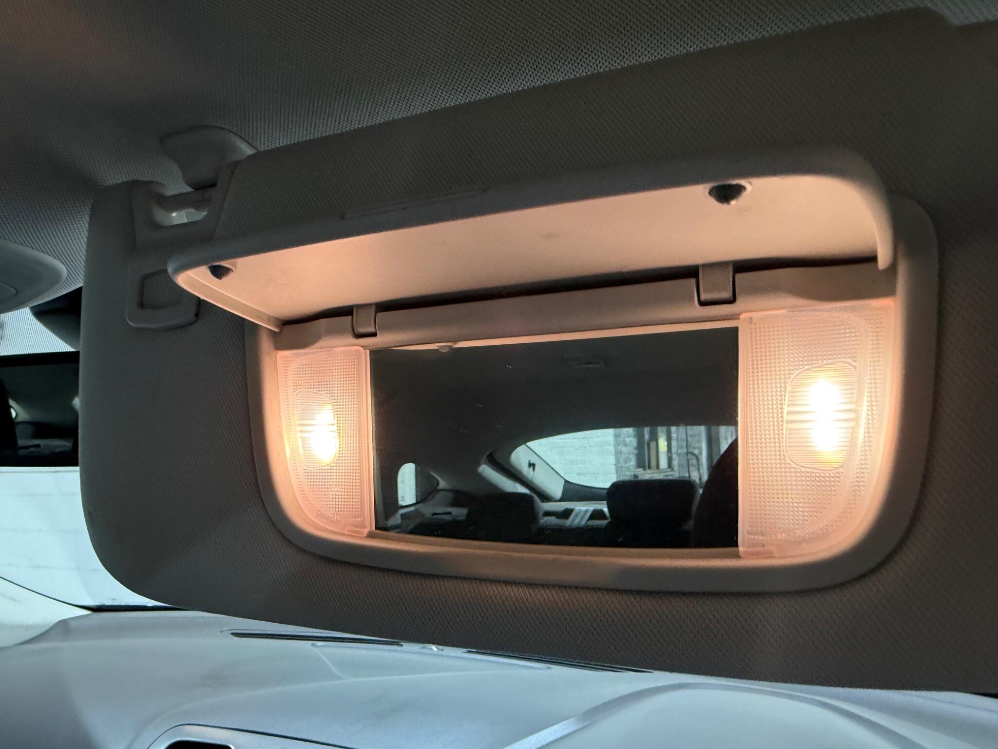 Ford Mondeo view 12