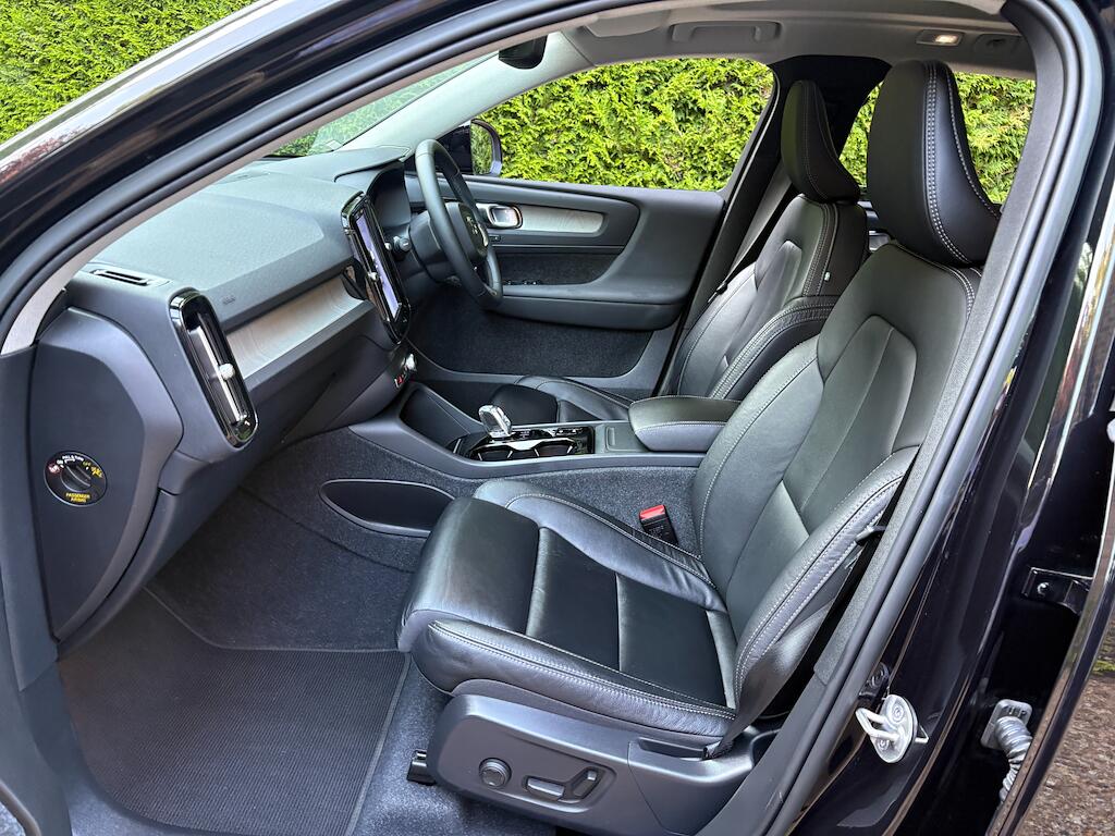 Volvo XC40 view 8
