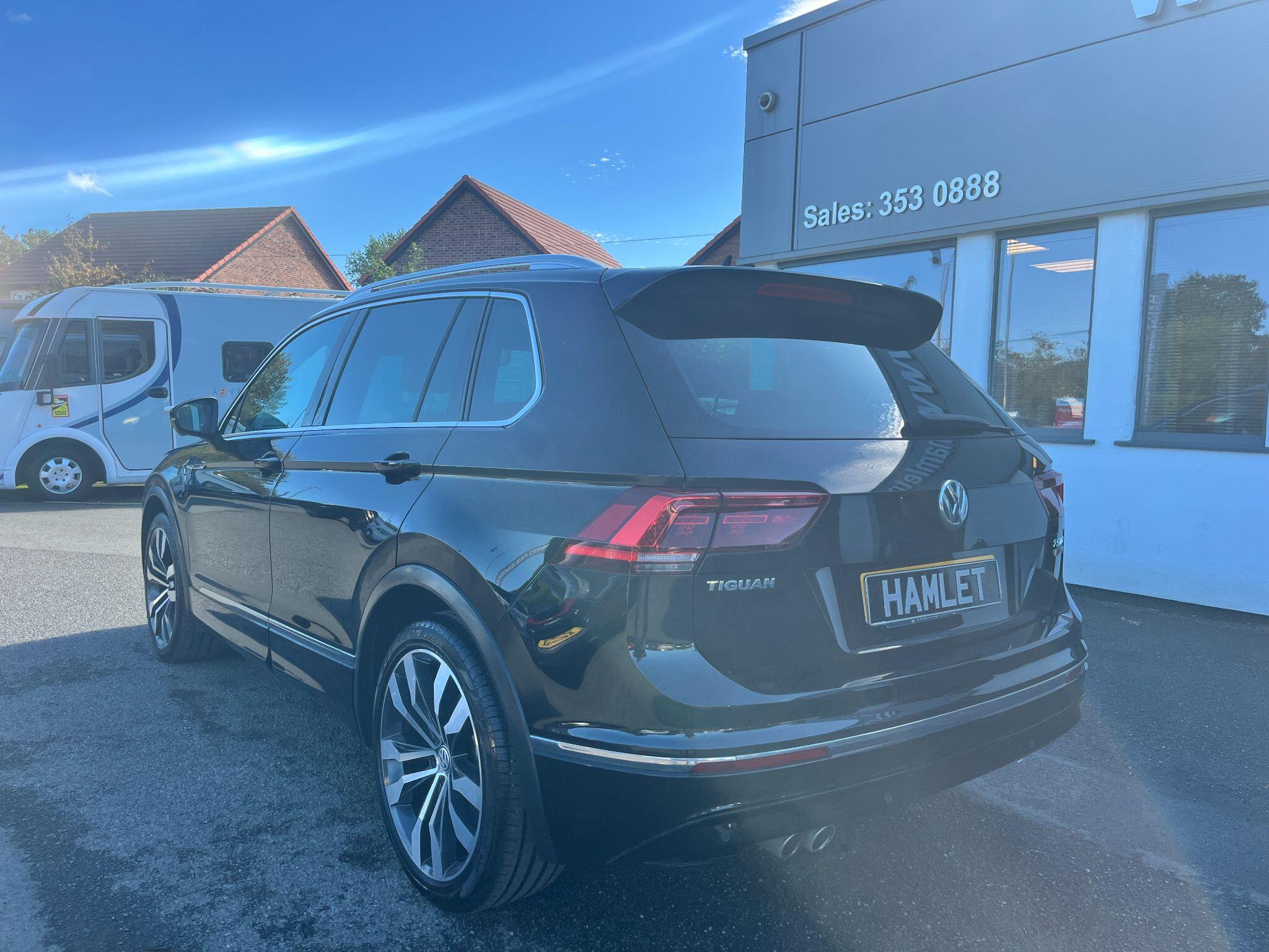 Volkswagen Tiguan view 3