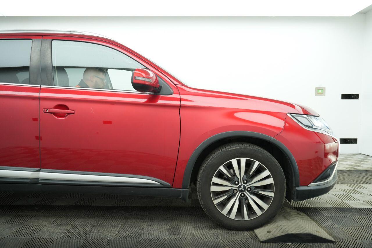 Mitsubishi Outlander view 3