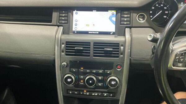 Land Rover Discovery Sport view 7