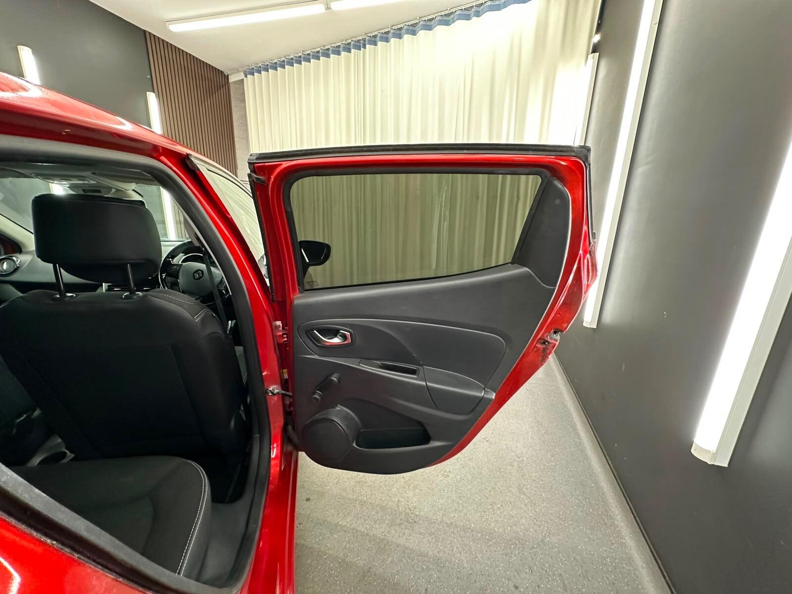 Renault Clio view 22