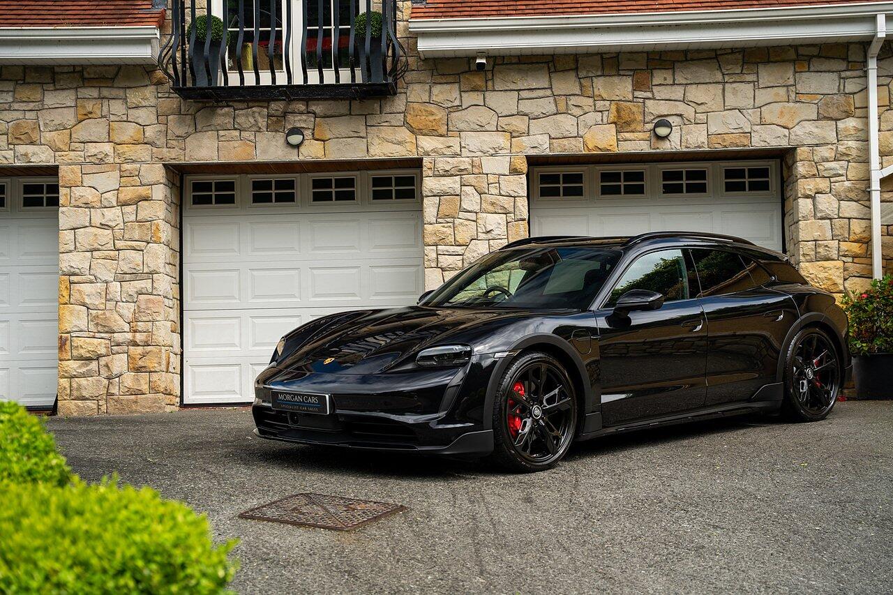 Porsche Taycan view 35