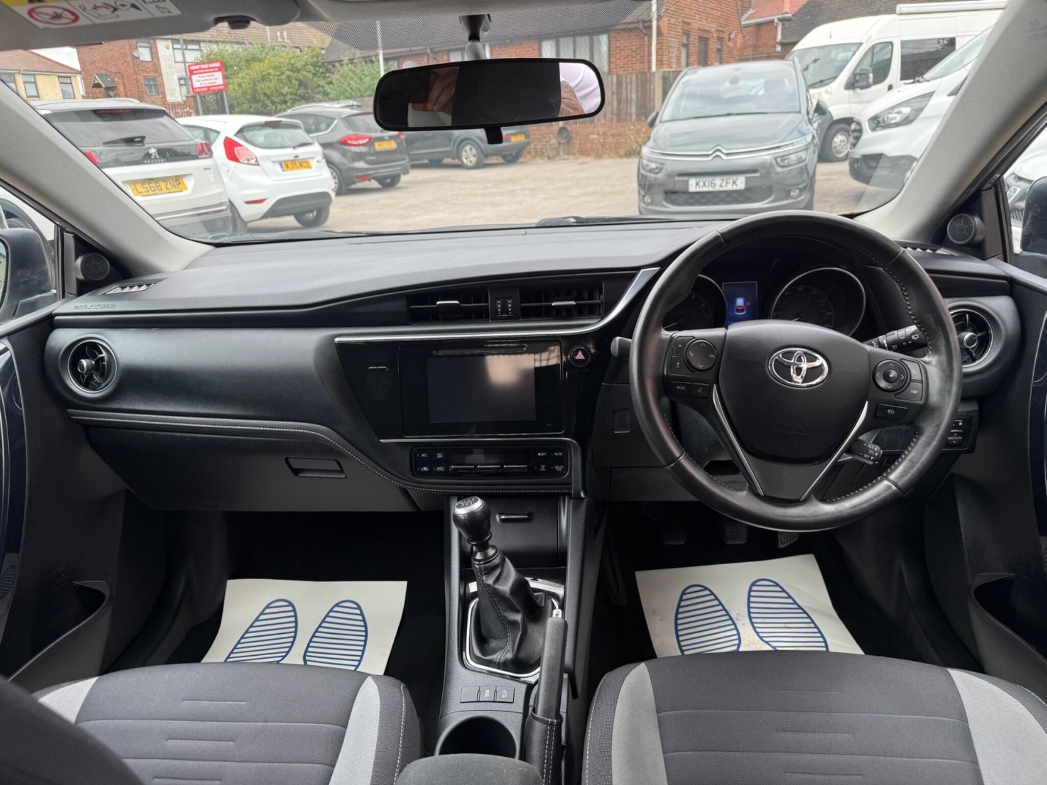 Toyota Auris view 9