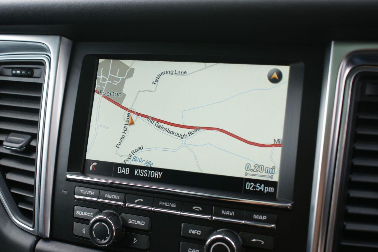 Porsche Macan view 71