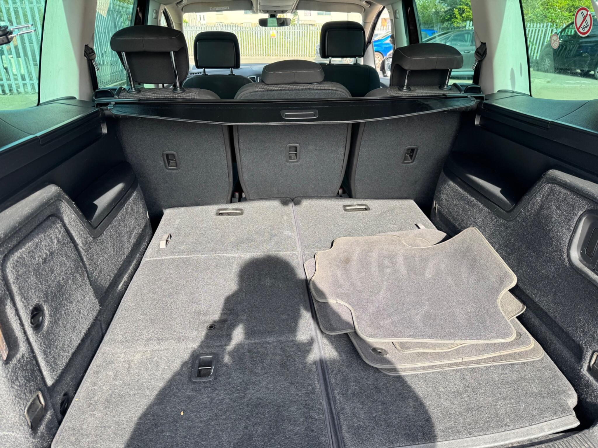 Volkswagen Sharan view 39