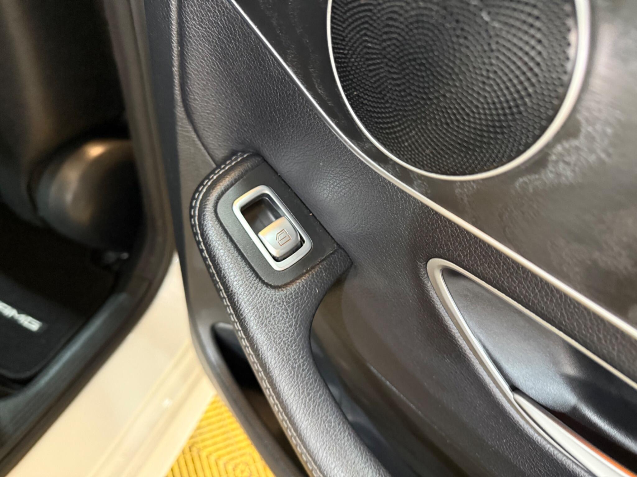 Mercedes-Benz C-Class view 34
