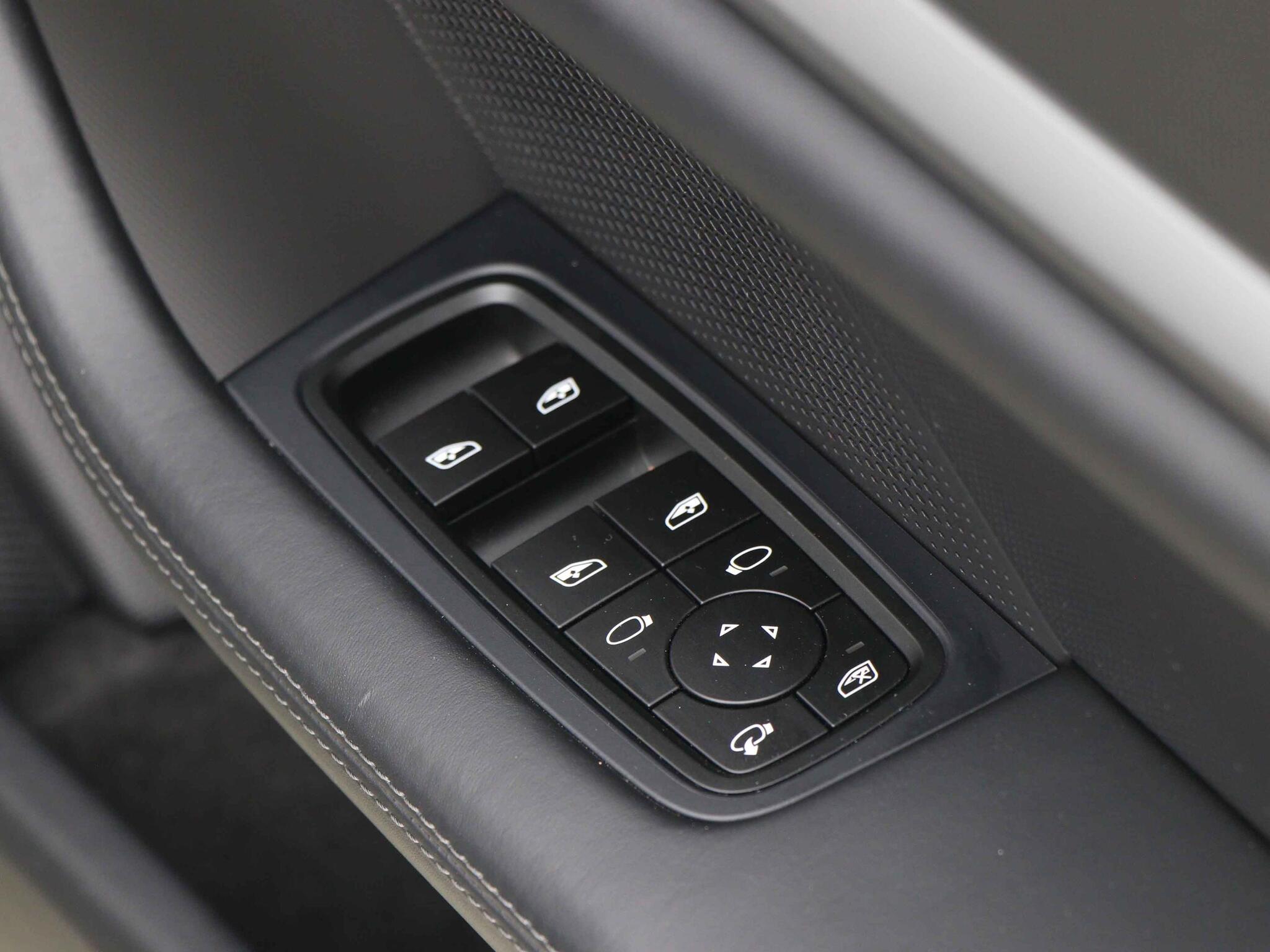 Porsche Taycan view 36