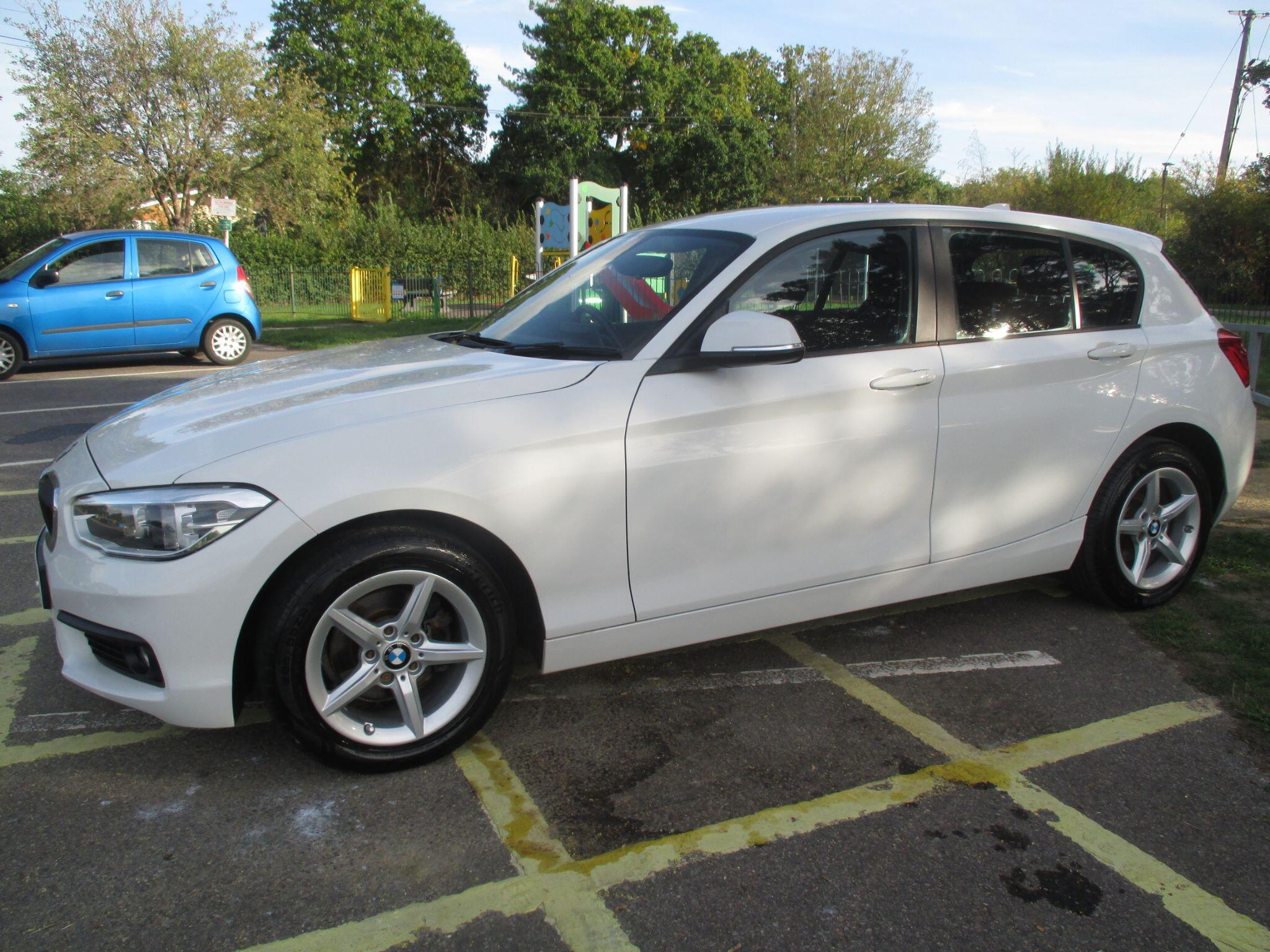 BMW 1 Series view 17