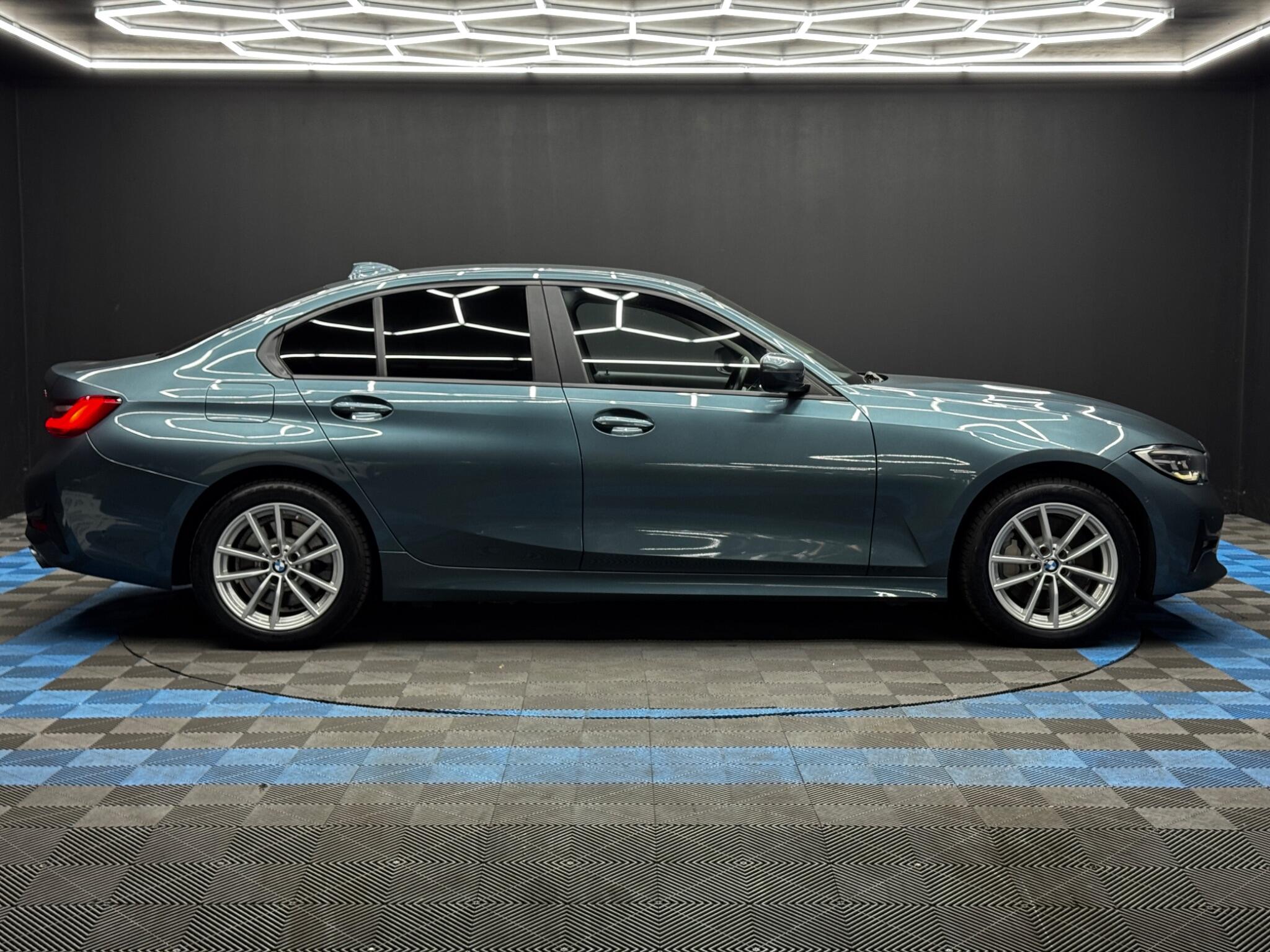BMW 3 Series view 4