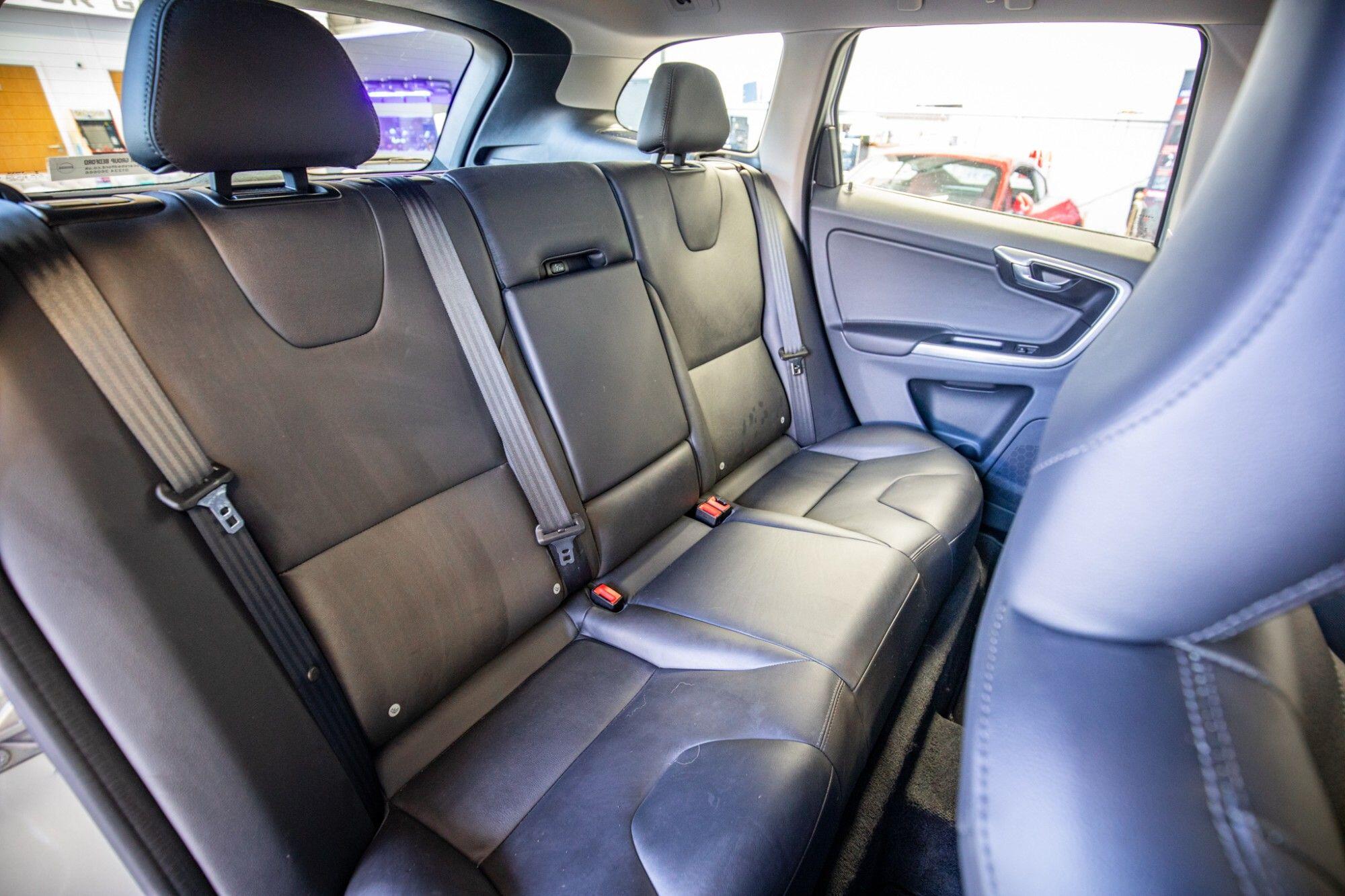 Volvo XC60 view 14