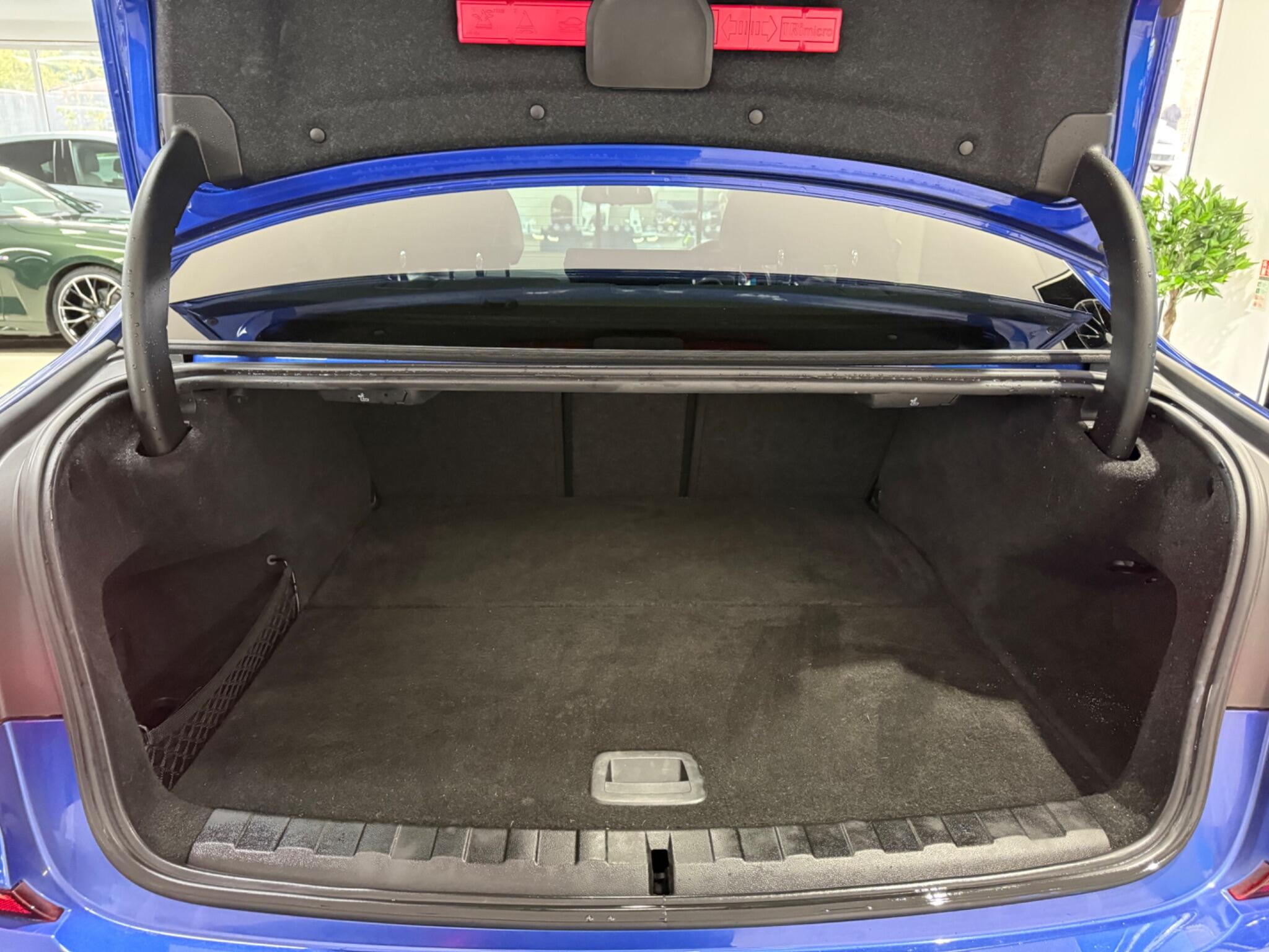 BMW 3 Series view 28