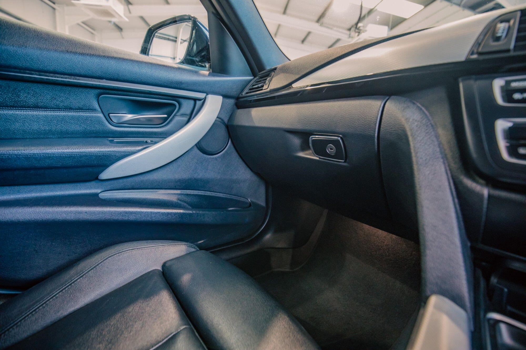 BMW 3 Series view 20