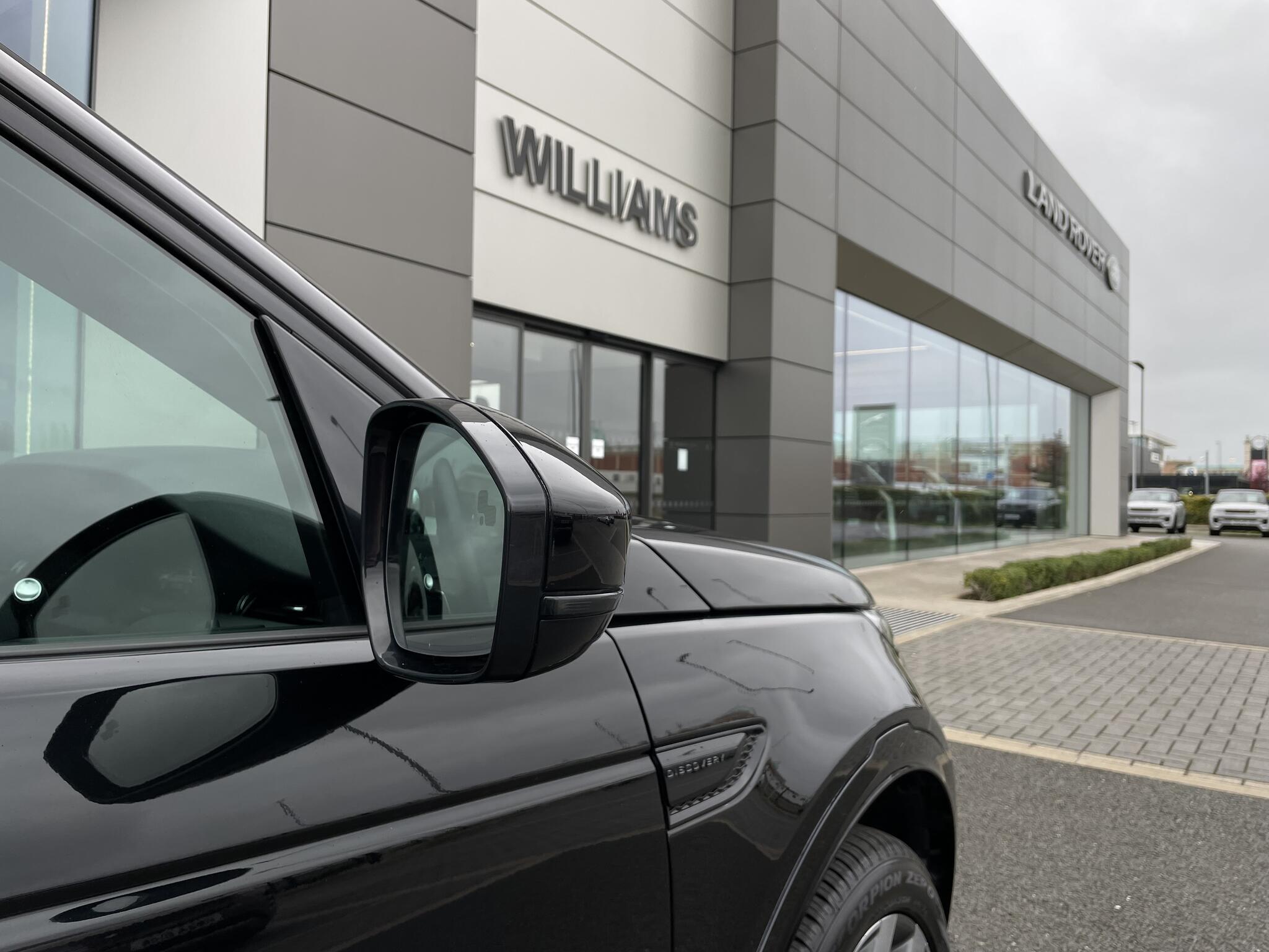 Land Rover Discovery Sport view 60