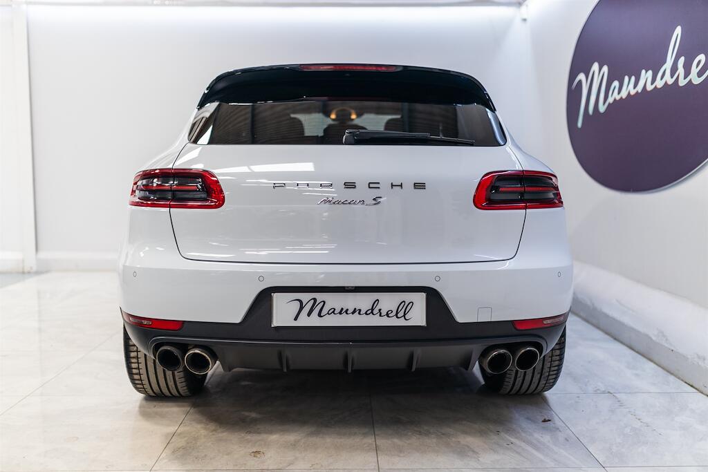 Porsche Macan view 6