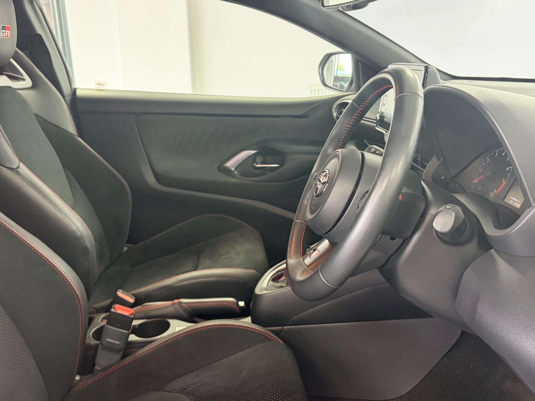 Toyota Yaris view 14