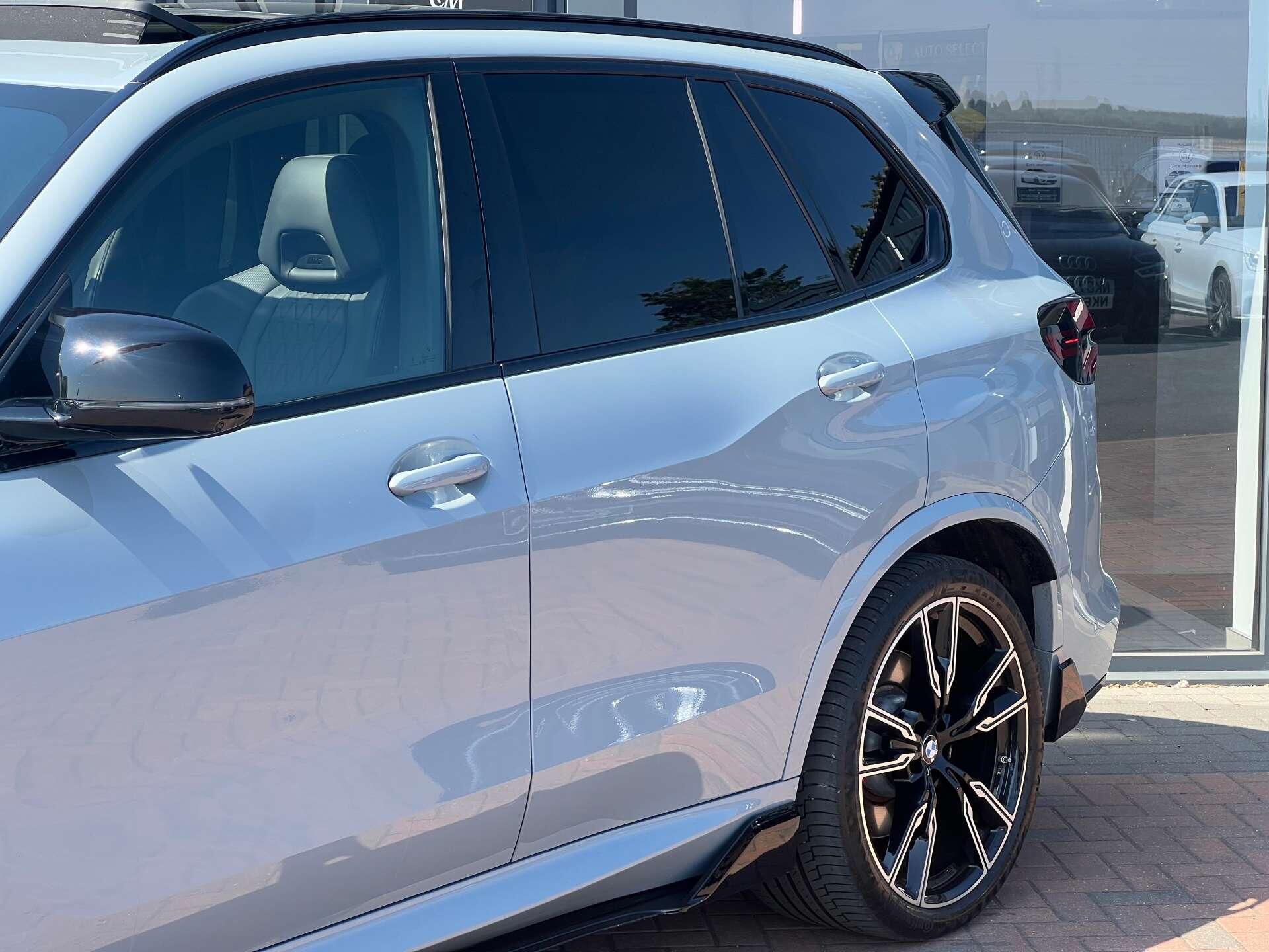 BMW X5 view 3