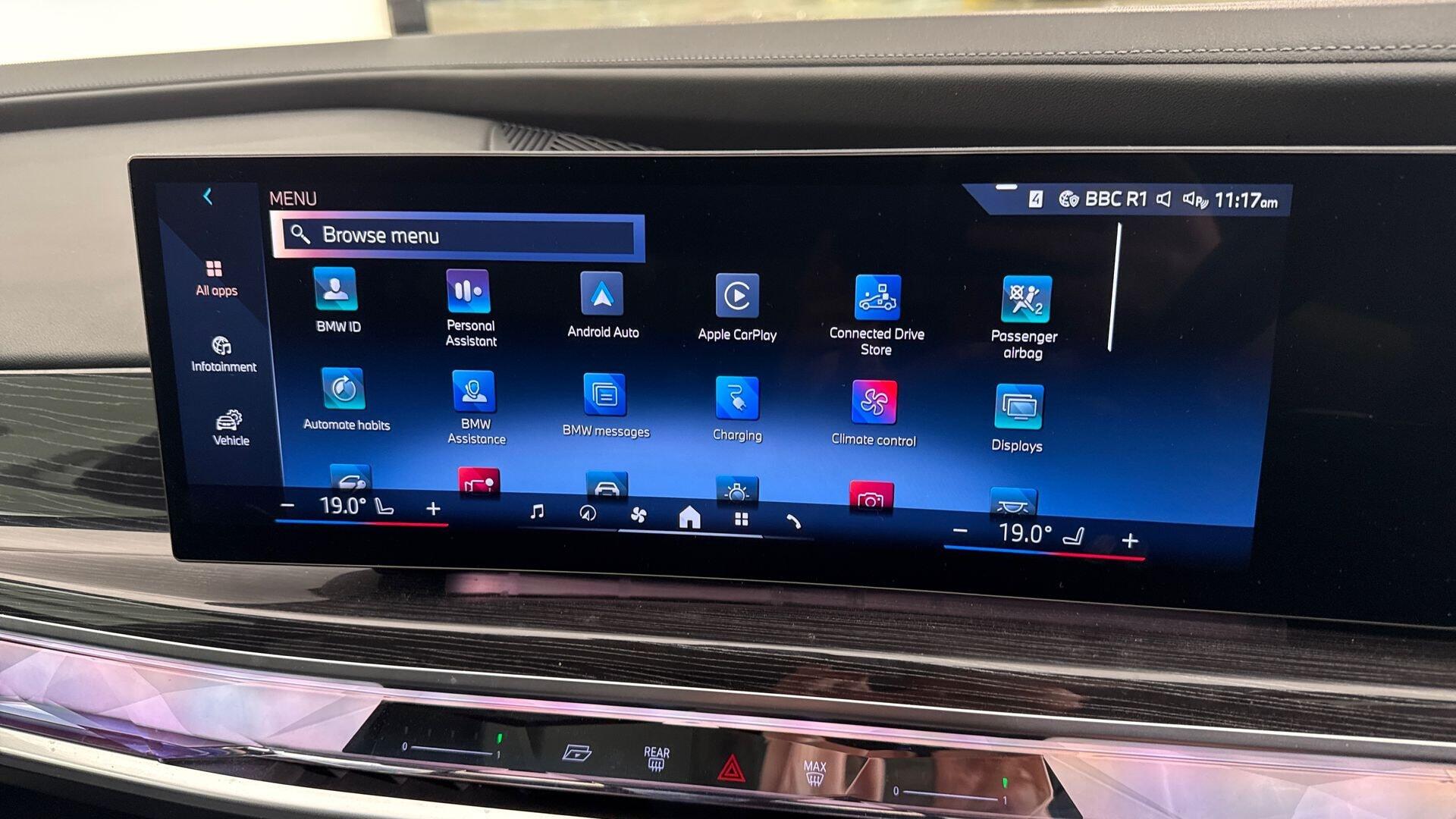 BMW I7 view 28
