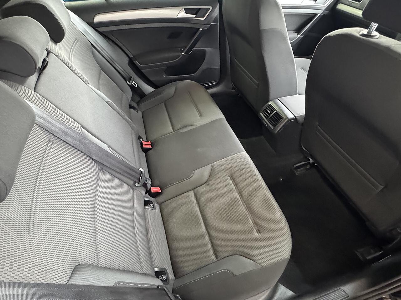 Volkswagen Golf view 13