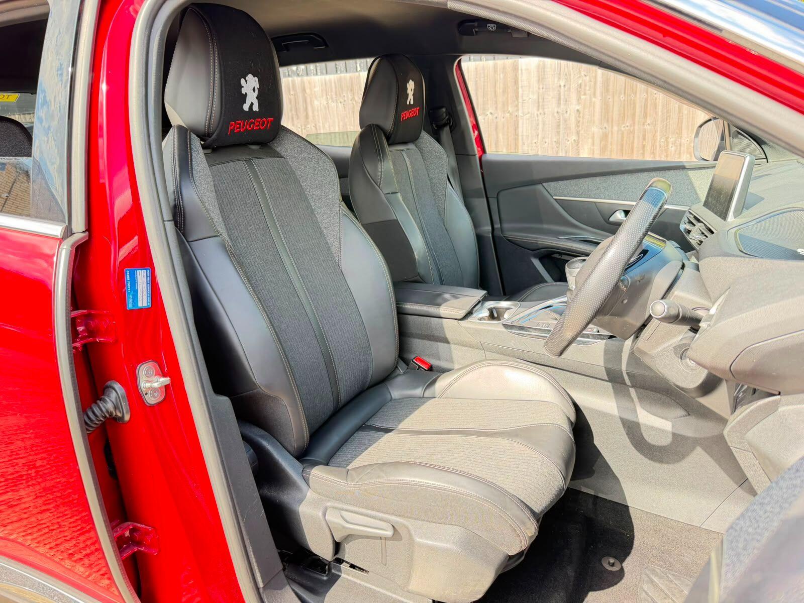 Peugeot 3008 view 13
