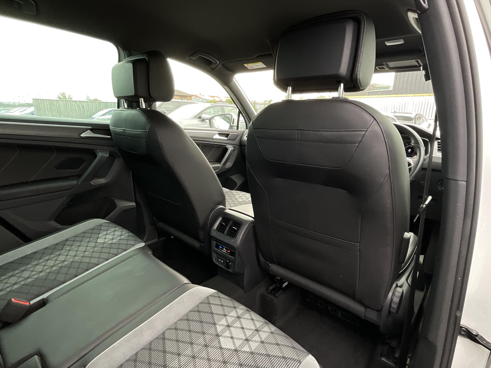 Volkswagen Tiguan view 8