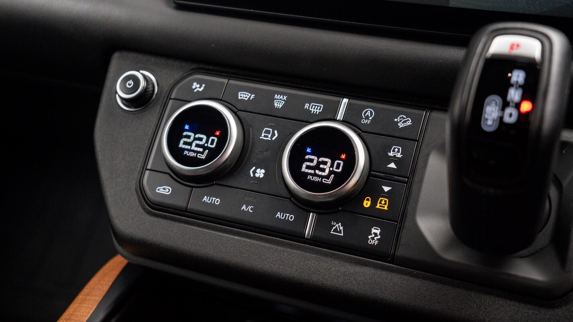 Land Rover Defender view 14